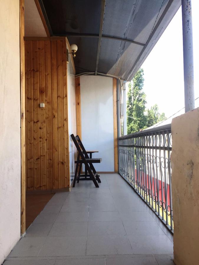 Guesthouse On Zheleznodorozhnaya Sukhumi Exterior foto